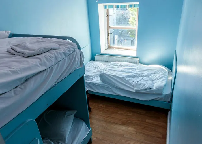 Хостел Hacketts Bar And *